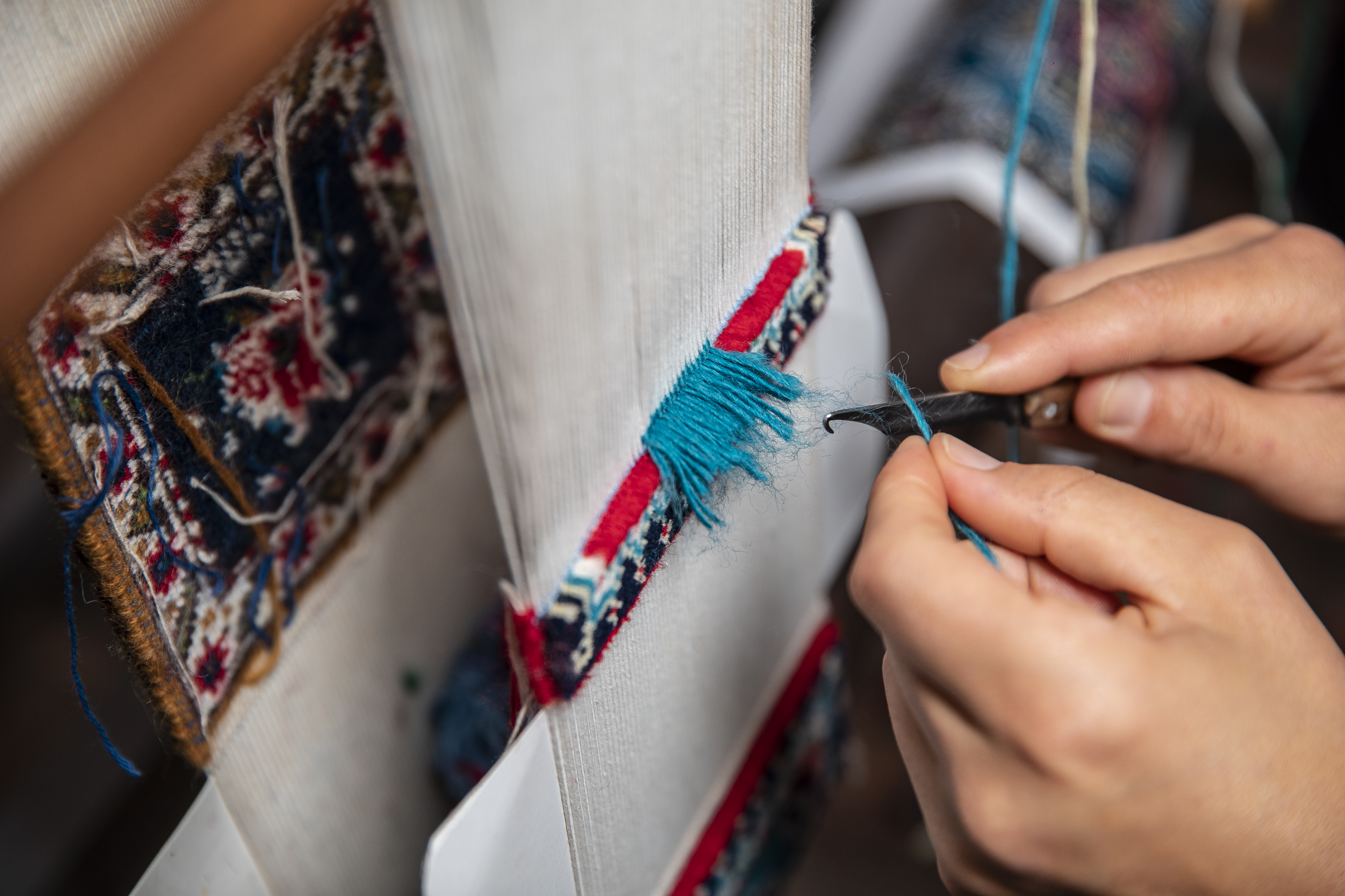 Técnicas y procesos del arte textil: bordado, tejido, teñido, entre otros