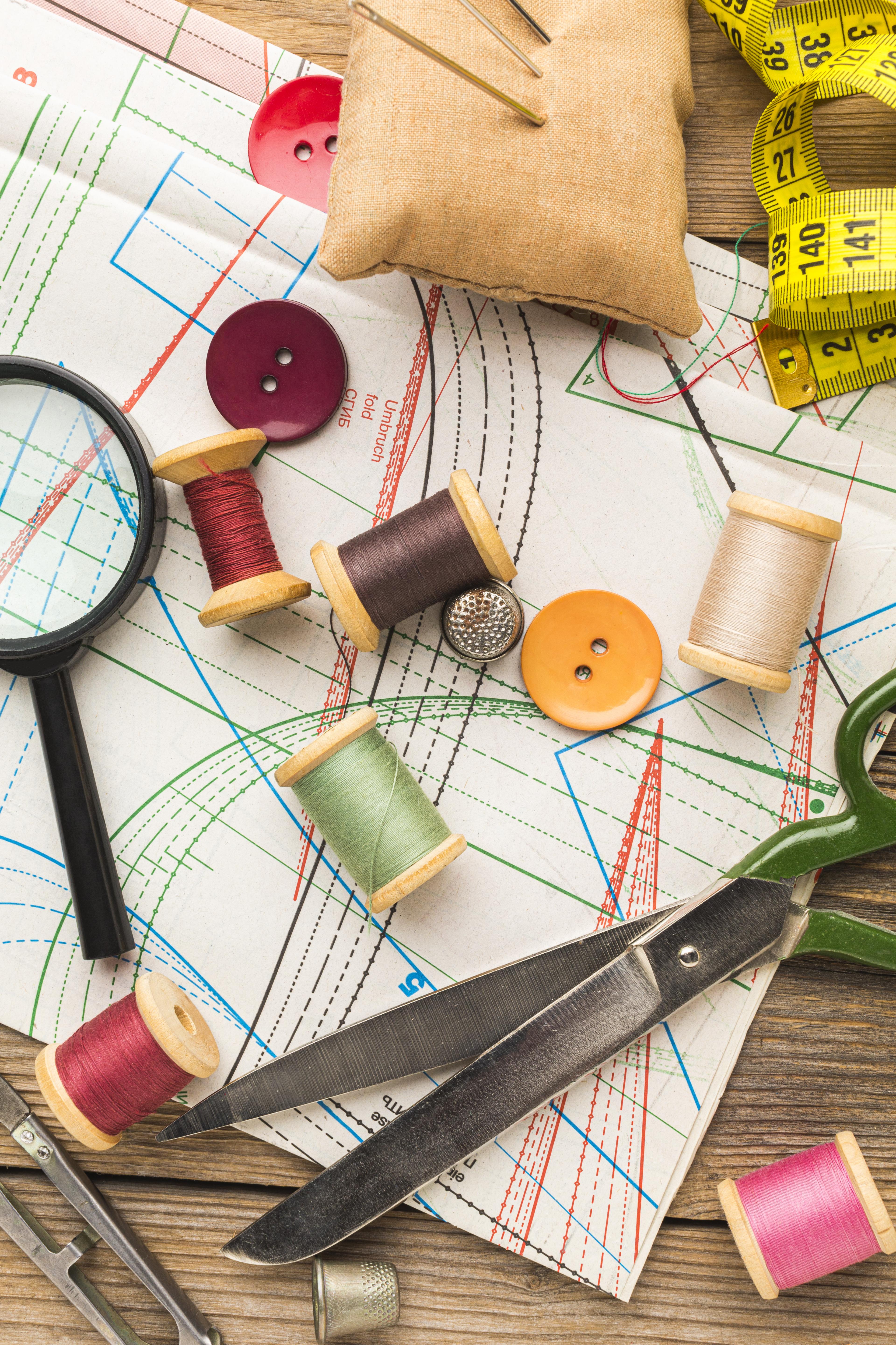 Herramientas y materiales para coser a mano